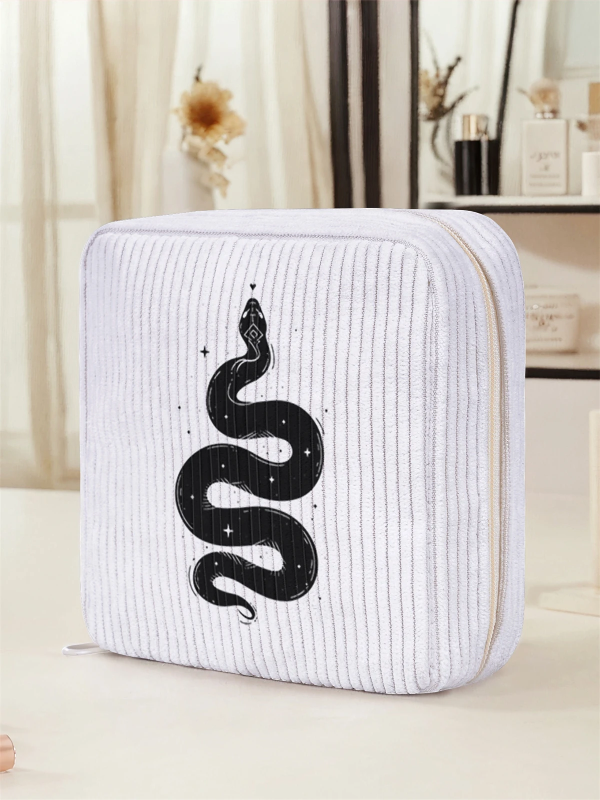 Snake pattern printed sanitary napkin storage bag, women's lightweight tissue bag, sanitary tissue bag