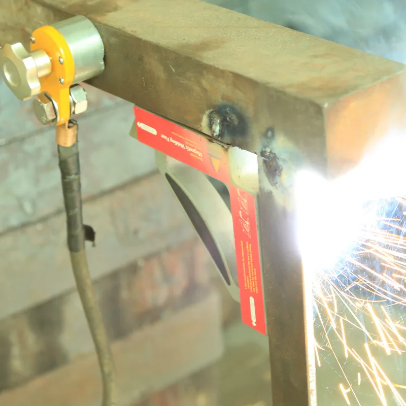 Magnetic straight edge for plasma cutting 