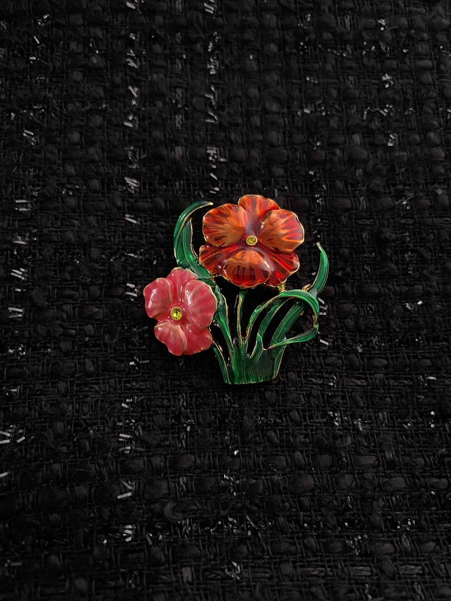 

European and American medieval flower brooch