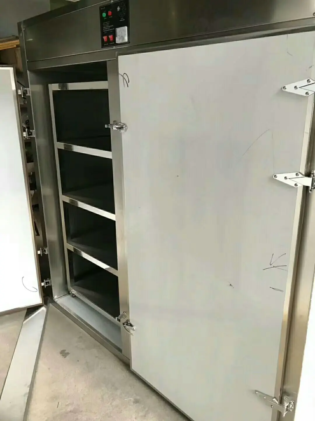 Ozone Ozone Sterilizer Disinfection Cabinet For Food Packaged Container Disinfection 5