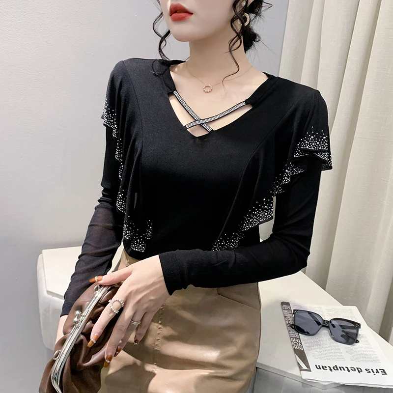 

2023 New Fall Winter European Style Mesh T-Shirt Women Chic Sexy V-Neck Hollow Out Ruffles Diamonds Tops Long Sleeve Tees 38051