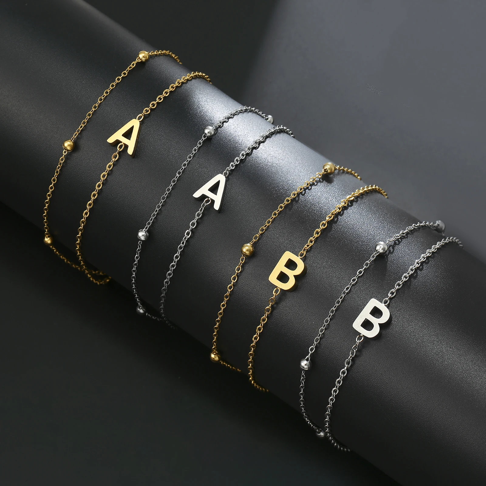 Cazador Edelstahl-Armband mit Doppelketten für Damen, Anfangsbuchstabe A-Z, Alphabet-Schmuck, 2026, Armband an der Hand, Geburtstagsgeschenk