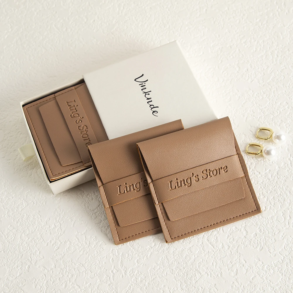 Personalisierte braune Leder-Mini-Geschenktasche 8x8cm mit individuellem Logo, tragbare Reise-Schmucktasche für Ringe, Ohrringe, Schlüssel, Münzen und Karten. – Detail 7