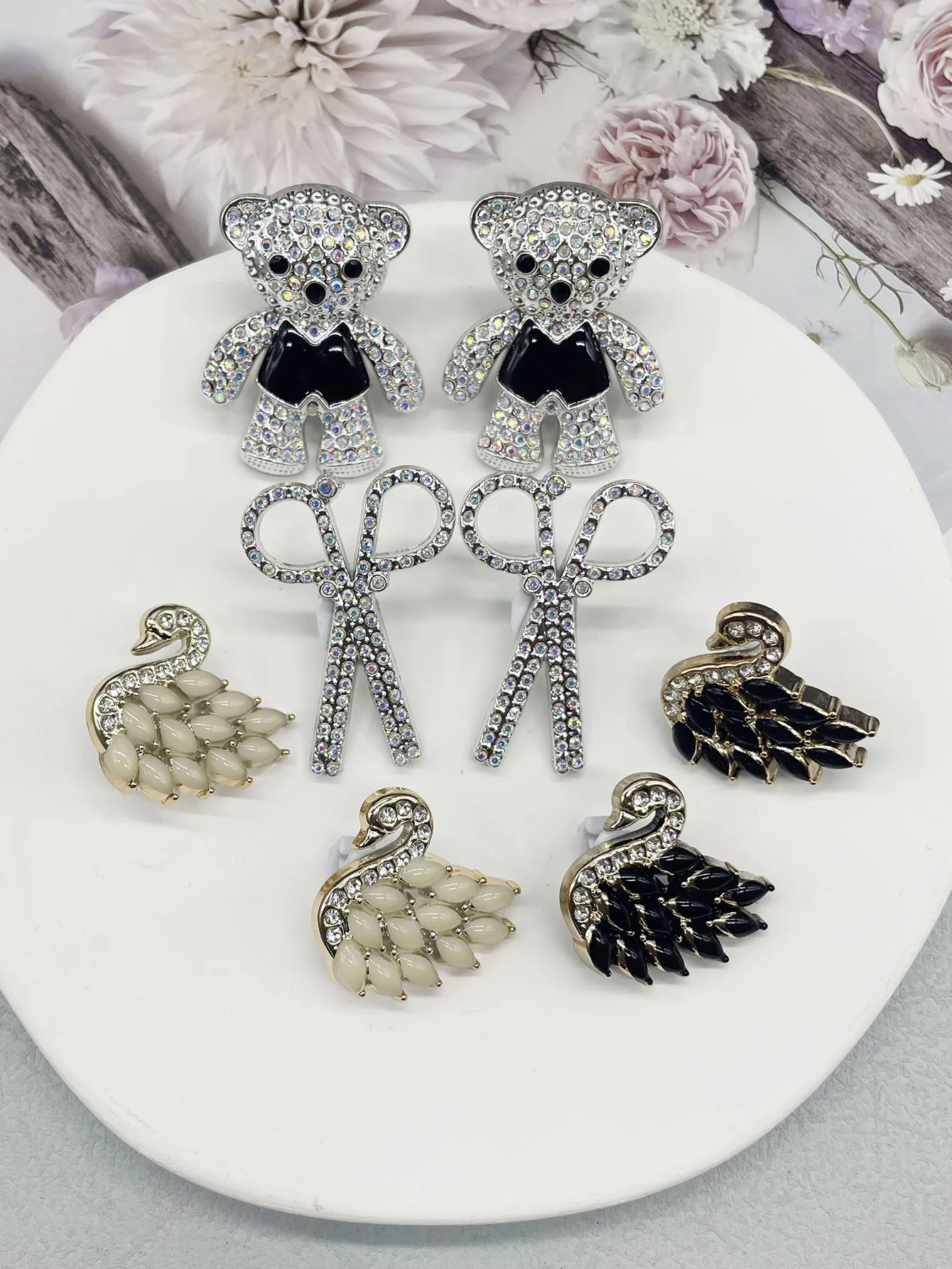 2/4 Stück Bären-Schnürsenkel-Anhänger, Glitzernde Schwanen-Schuhschnallen, Dekorationen, Scheren-Schuhzubehör, DIY Multifunktionale Schuhclips – Detail 9