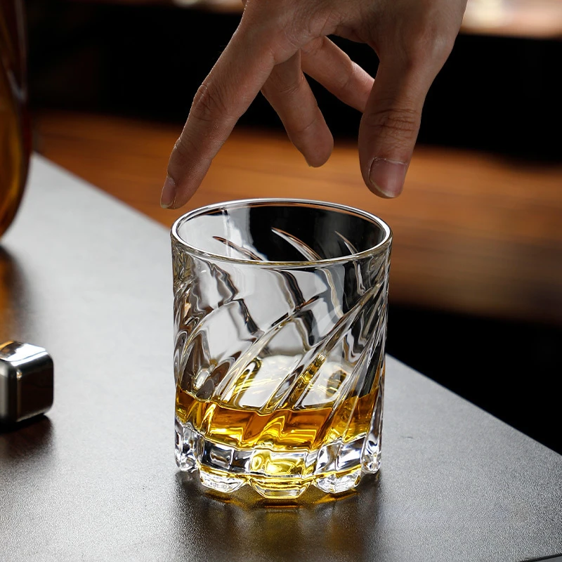 2022 Piacevole Bicchiere Da Whisky Rotante Sommelier Bicchiere Da Vino In Cristallo Rilassato Vecchio Stile Flow Shadow Whisky Cup Healing Beer Mug