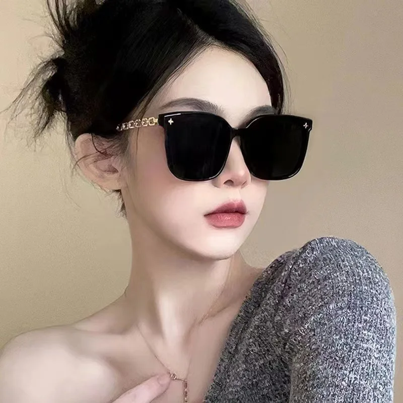Women's Large Square Frame Sunglasses with Advanced Style