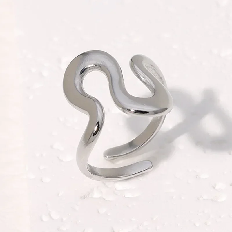 Elegant Gold Stainless Steel Rings - Stylish Personalized Jewelry Gifts