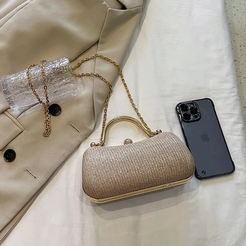 Evening party bags: This year, there is a trend for sophisticated and feminine women's bags. There are simple buttoned small bag - 2