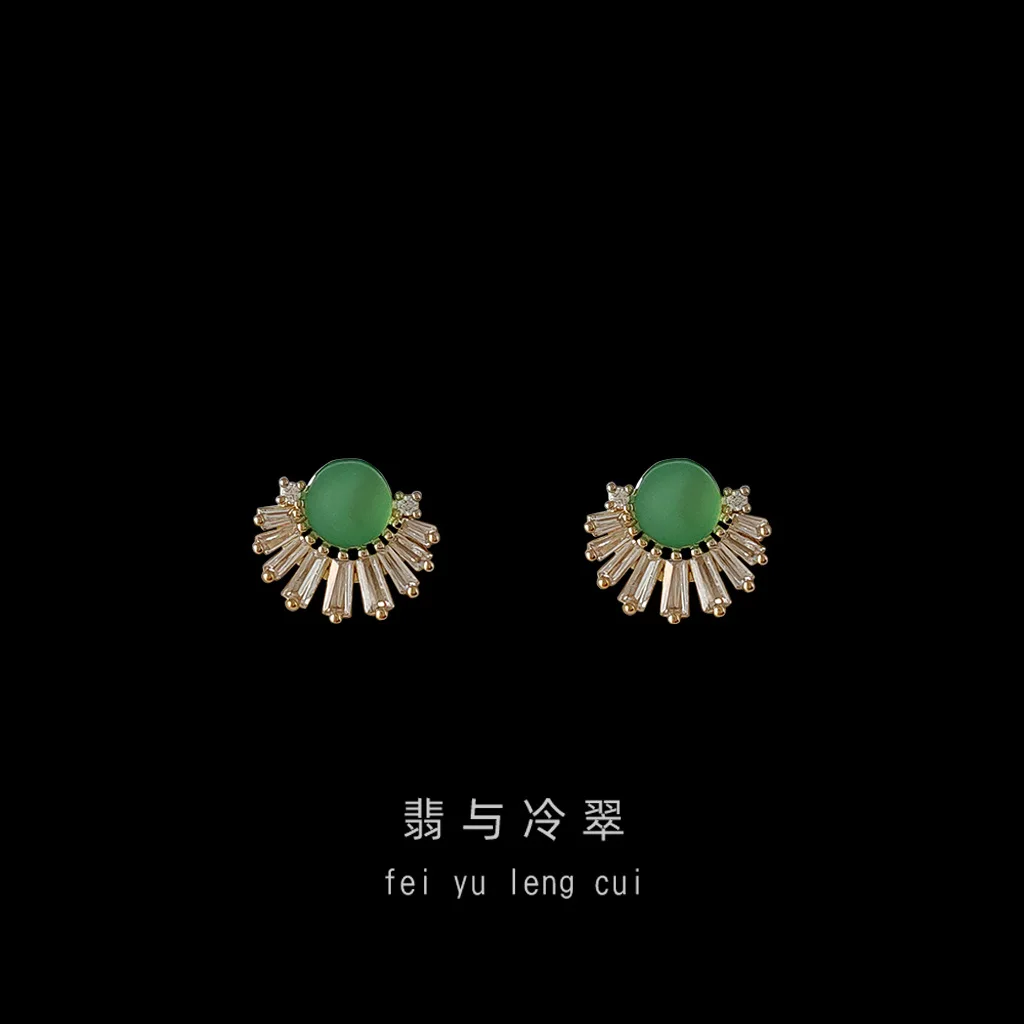 

Cubic zirconia fan-shaped geometric green emerald colored earrings