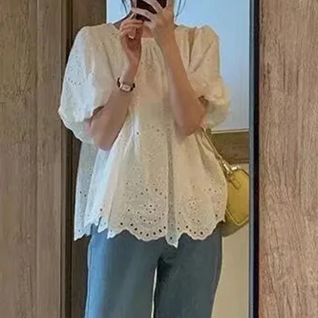 قميص نسائي بلوزه مطرز على الطراز الفرنسي ، بلوزة من الدانتيل الأبيض ، قمم بأكمام منفوخة قصيرة ، ملابس بياقة مستديرة ، صيف ، جديد ،