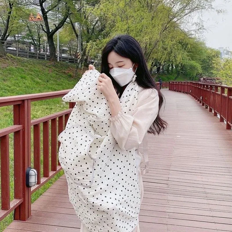 

Baby Blanket Polka Dot Hugging Quilt Go Out Mosquito And Wind Protection Multifunctional Cape Baby Hugging Blanket Hugging Quilt
