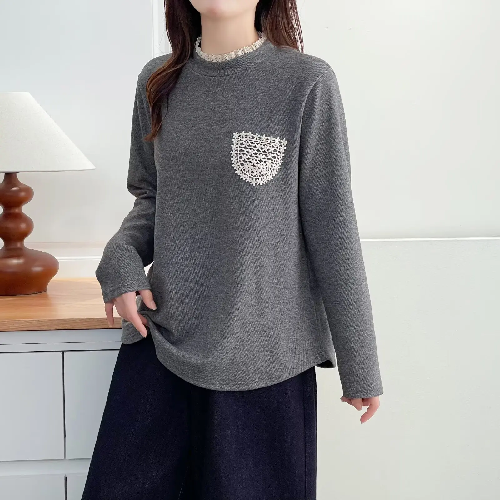 XXXXL Fashion Plus Size Woman Clothing T-Shirt Autumn Winter Style Design Lace Collar Fleece Warm Long Sleeved Base Tops 9693