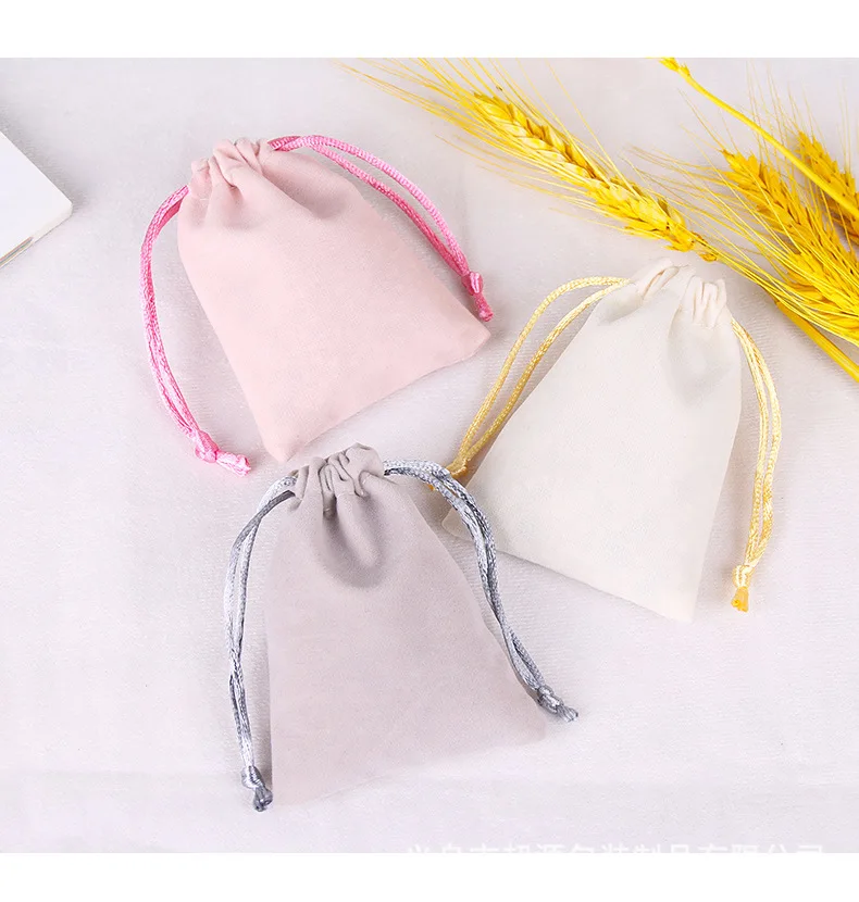 20pcs / lot 15x20cm sac cordon de serrage velours sac mariage fête cadeau grande taille sac à poussière logo personnalisé