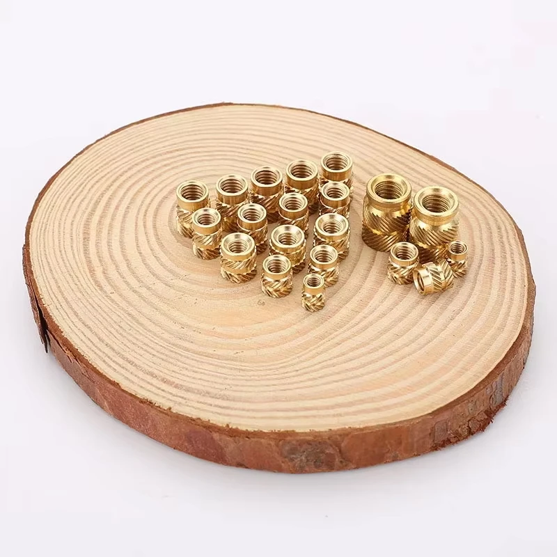 M3xOD5.0xL4.0, 1000 ชิ้น น็อตยึดแบบใช้ความร้อนทองเหลือง 1