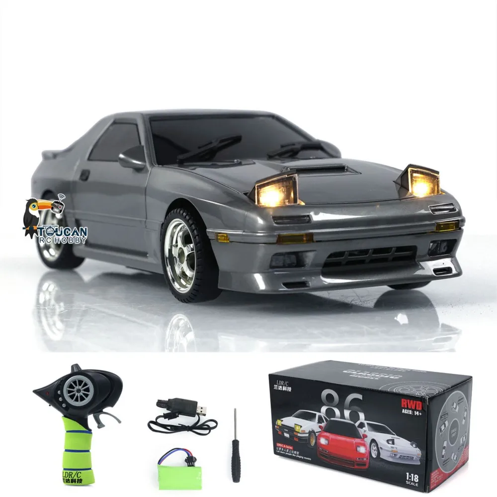 Détail de la carrosserie blanche de la voiture RC drift LDRC 1/18 RX7 RWD