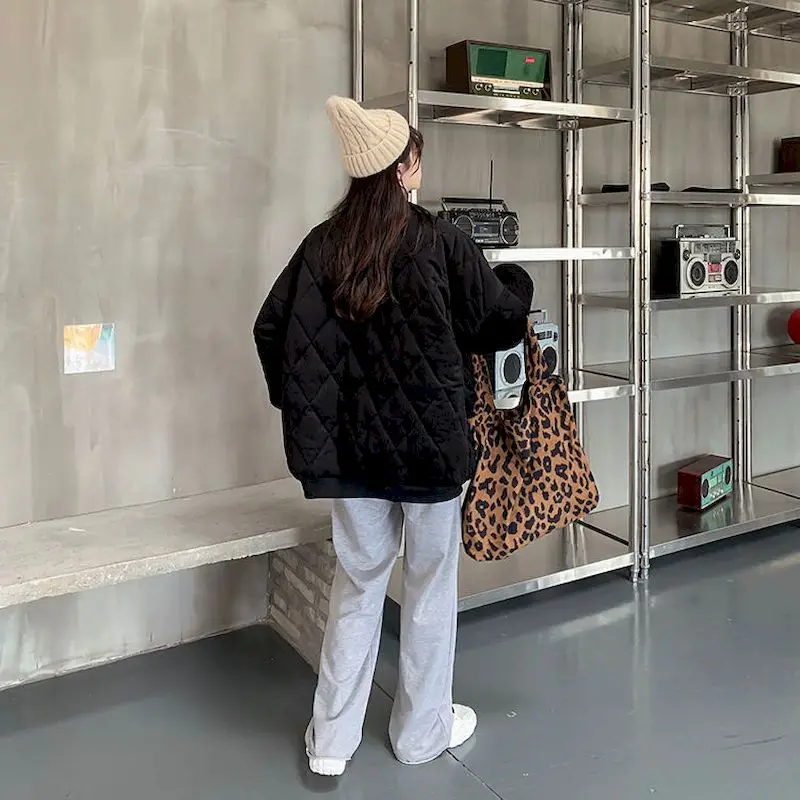 Рисунок 5 - Женское вельветовое пальто с V-образным вырезом