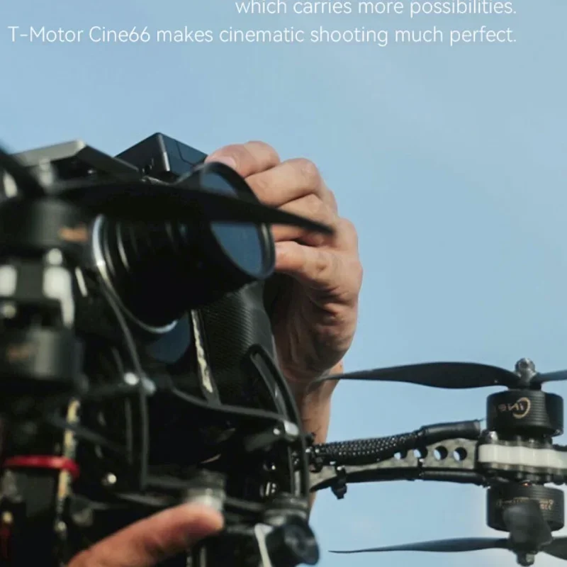 Micro moteur ESC pour modélisme RC, adapté aux bateaux et drones, avec dissipateur thermique visible.