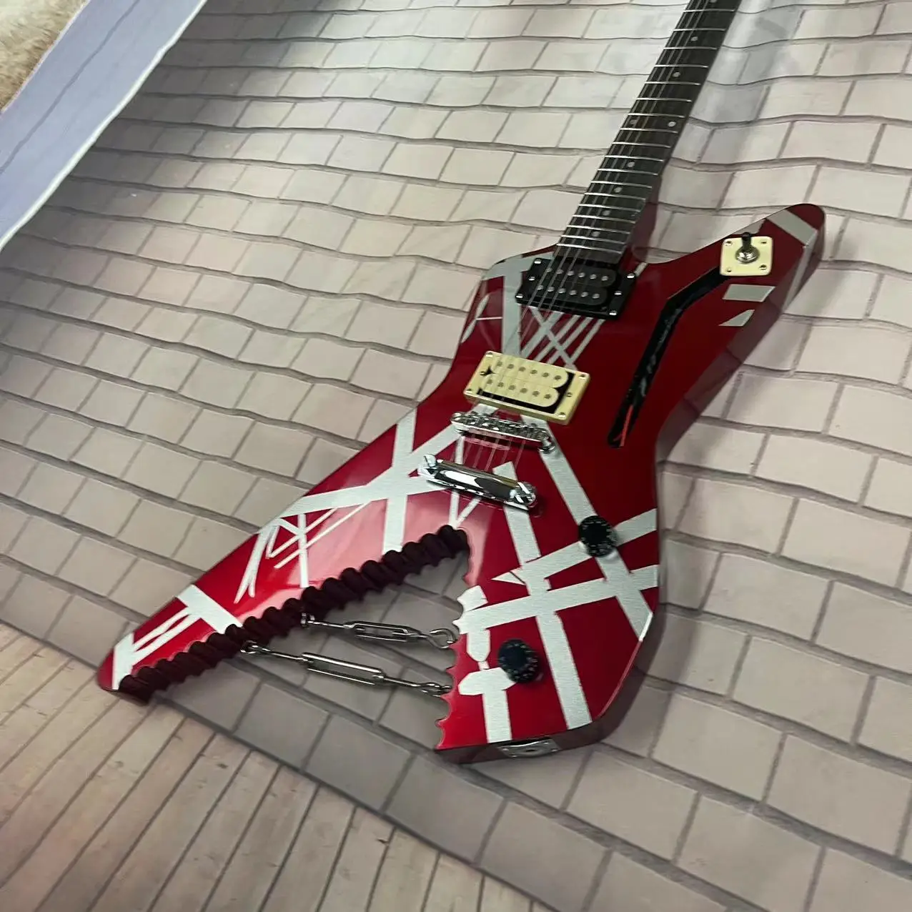 

Hot selling 6-string integrated electric guitar, metal red body with bare color stripes, high gloss, rose wood fingerboard, mapl