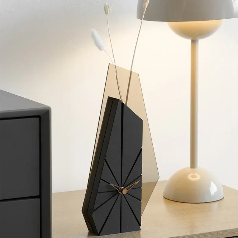

Seat Clock Home Desktop Home Light Luxury High-end Atmospheric TV Desktop Decoration Dry Decorative Clock