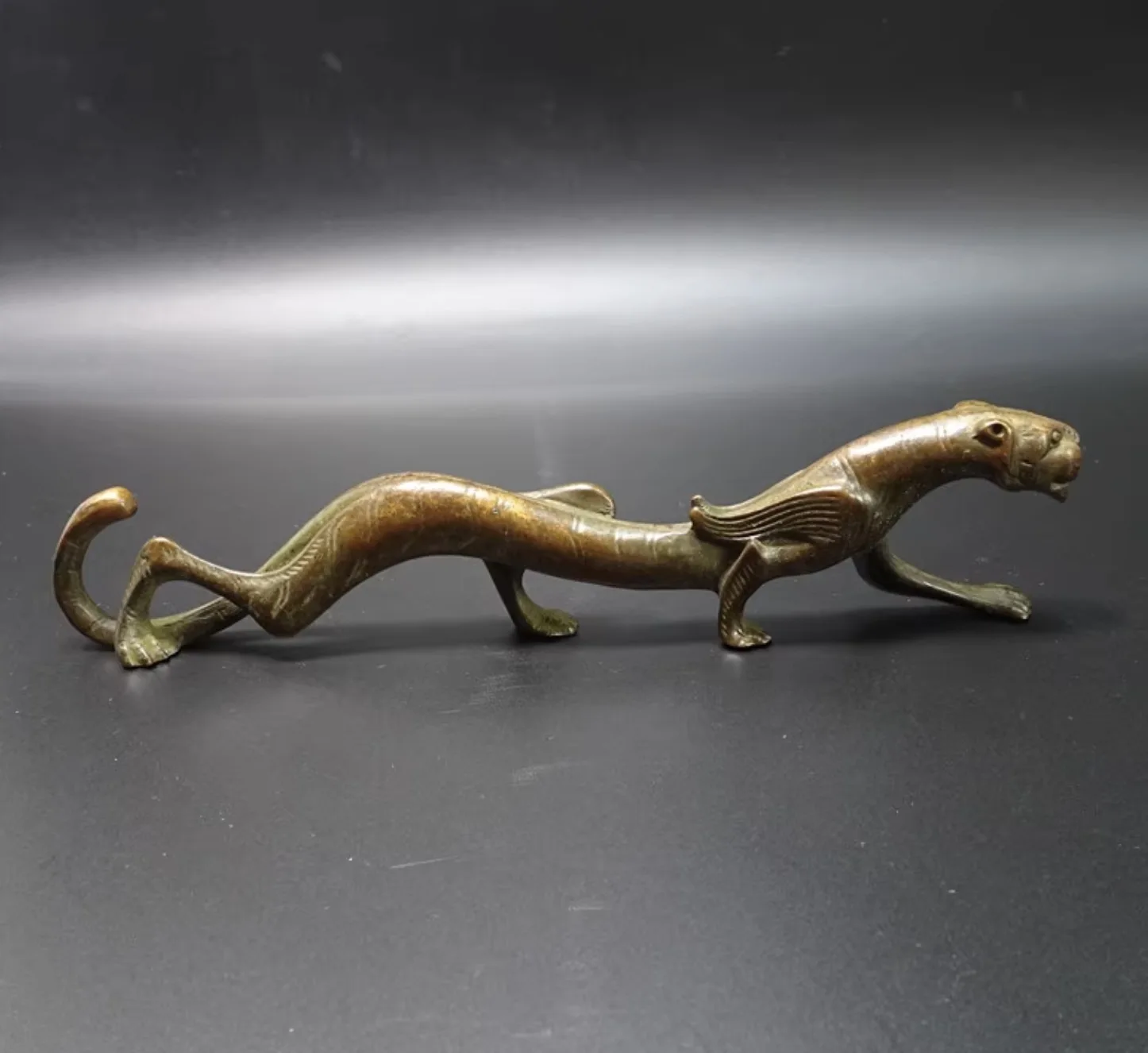 

Antique Spring and Autumn Bronze Beast Pen Holder Ancient Brush Shanzi Dragon Tiger Pen Holder Four Treasures of the Study