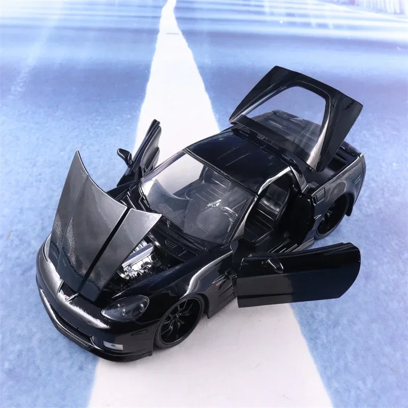 ミニカー 1:24 2006 CHEVROLET CORVETTE Z06 1:24 2006 Chevrolet Corvette Z06 wysoka symulacja odlewany