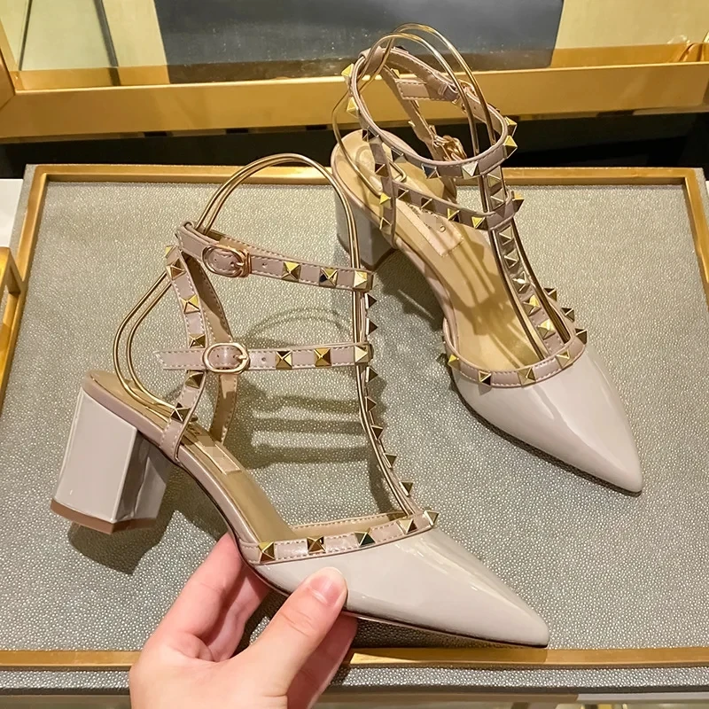 High heeled sandals for women's fashionable outerwear two ring rivet shoes with toe caps and thick heels, niche temperament, cel