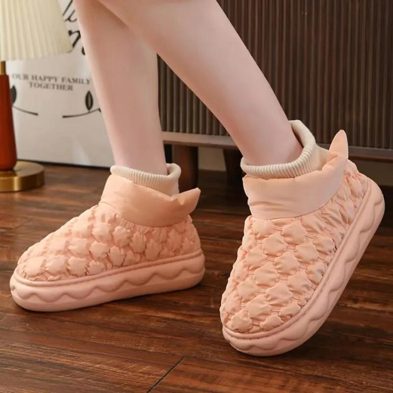 

Новинка Зима 2023, теплые женские модные плюшевые зимние сапоги, зимние новые сапоги из хлопка для дома и улицы, модные плюшевые сапоги с высоким верхом и подкладкой