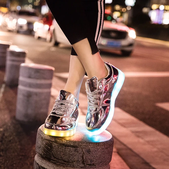 Zapatos luminosos recargables Usb para hombre y mujer, calzado con luces LED y suela iluminada, diagrama de flecha plateado, novedad de 2022| | -
