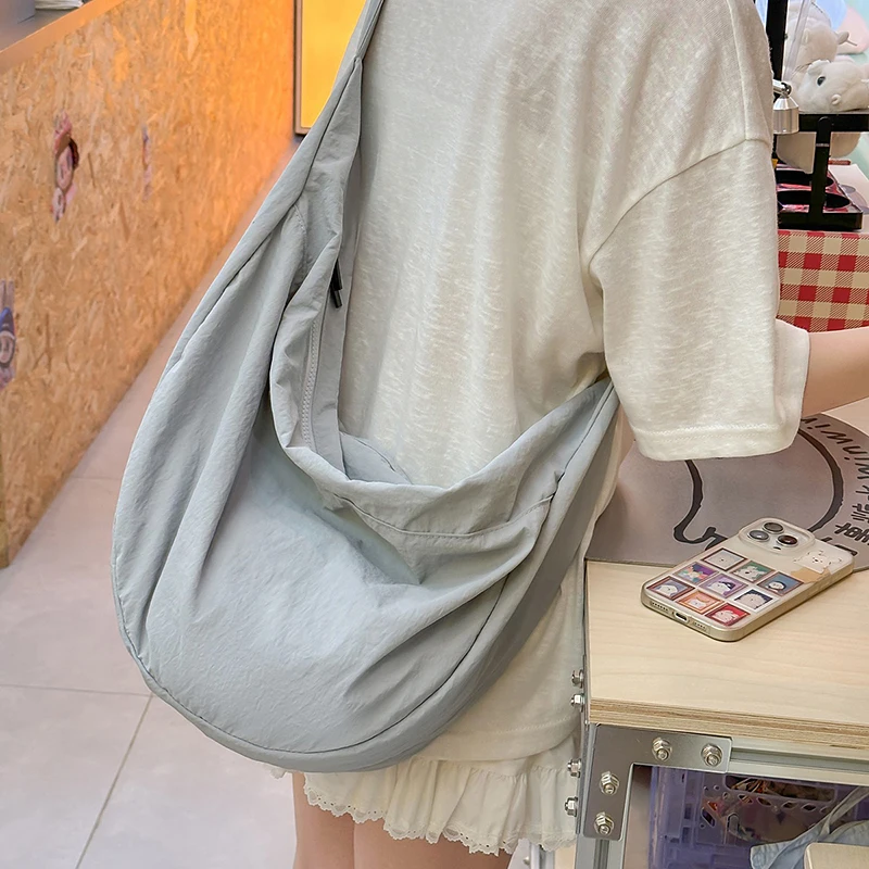Neue Nylon-Umhängetasche für Damen, lässig, vielseitig, große Kapazität, leichte Reisetasche, einfache Mädchen-Büchertasche – Detail 12