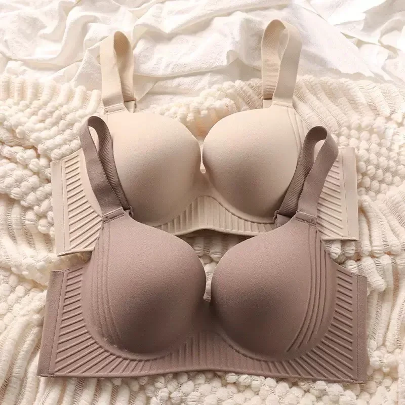 Large Size Adjustment Type, Large Breasts, Small Underwear, Women's Breasts Are Sucked and Their Bra Is Gathered Without Marks. 3