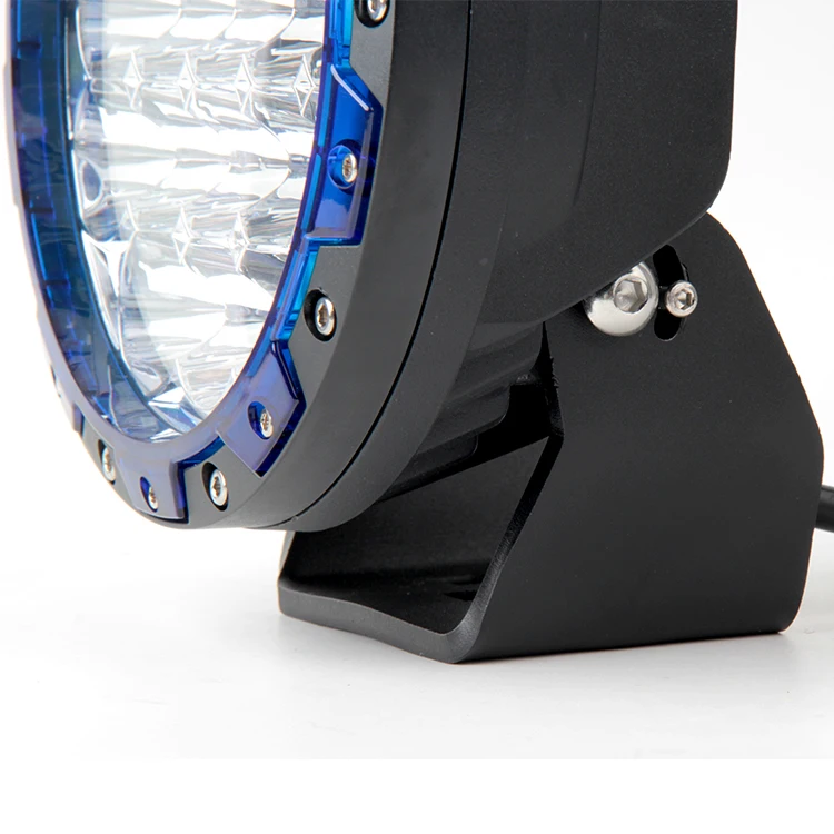 Рисунок 6 - Внедорожник 4x4, фонари для работы