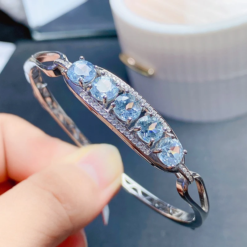 

Женский браслет из серебра 925 пробы с натуральным топазом