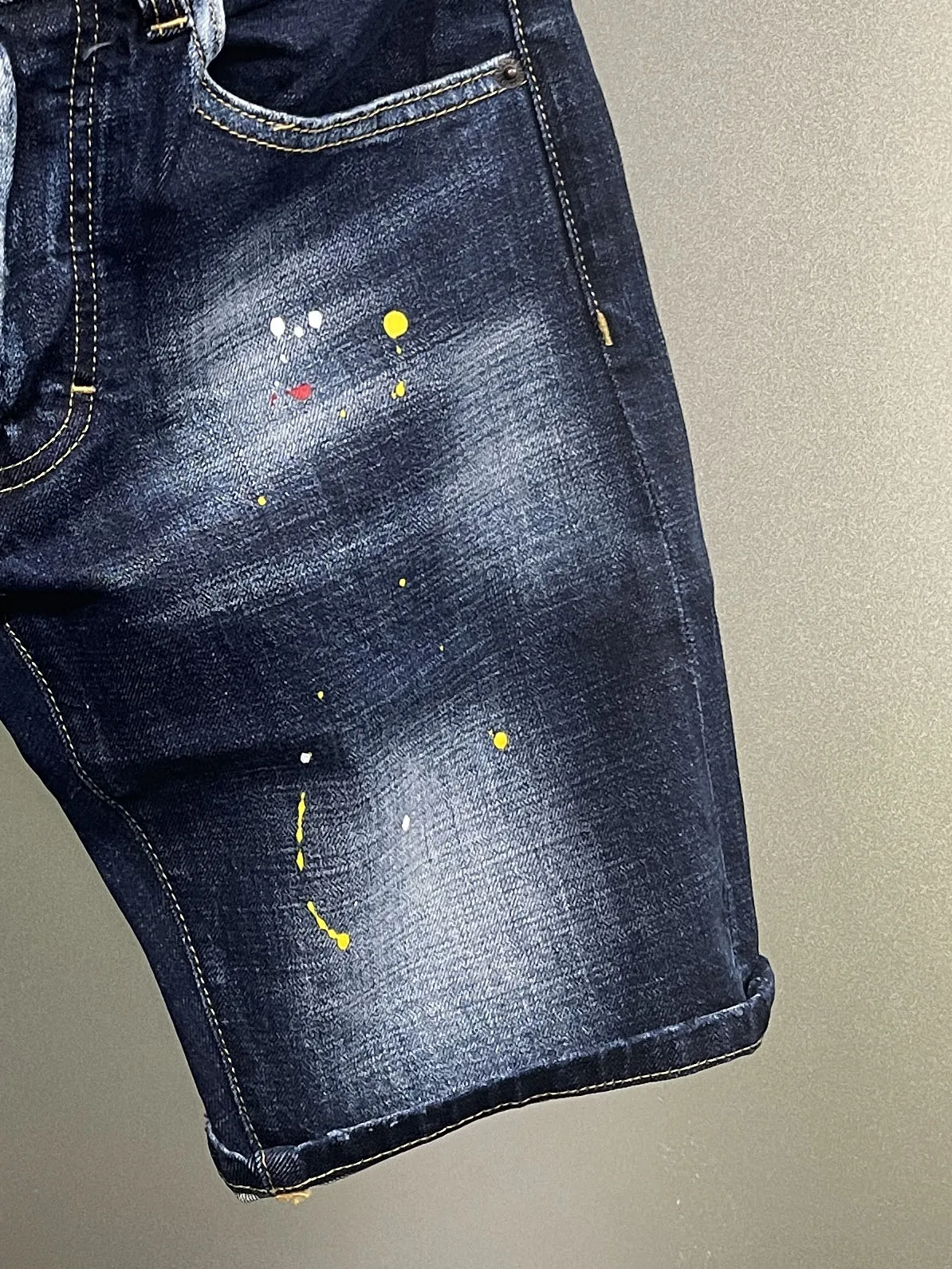 2024 Spring/Summer New D2 Jeans Trendy Men's Washed and Worn Hole Patch Car Logo Small Feet Blue Denim Shorts Men's