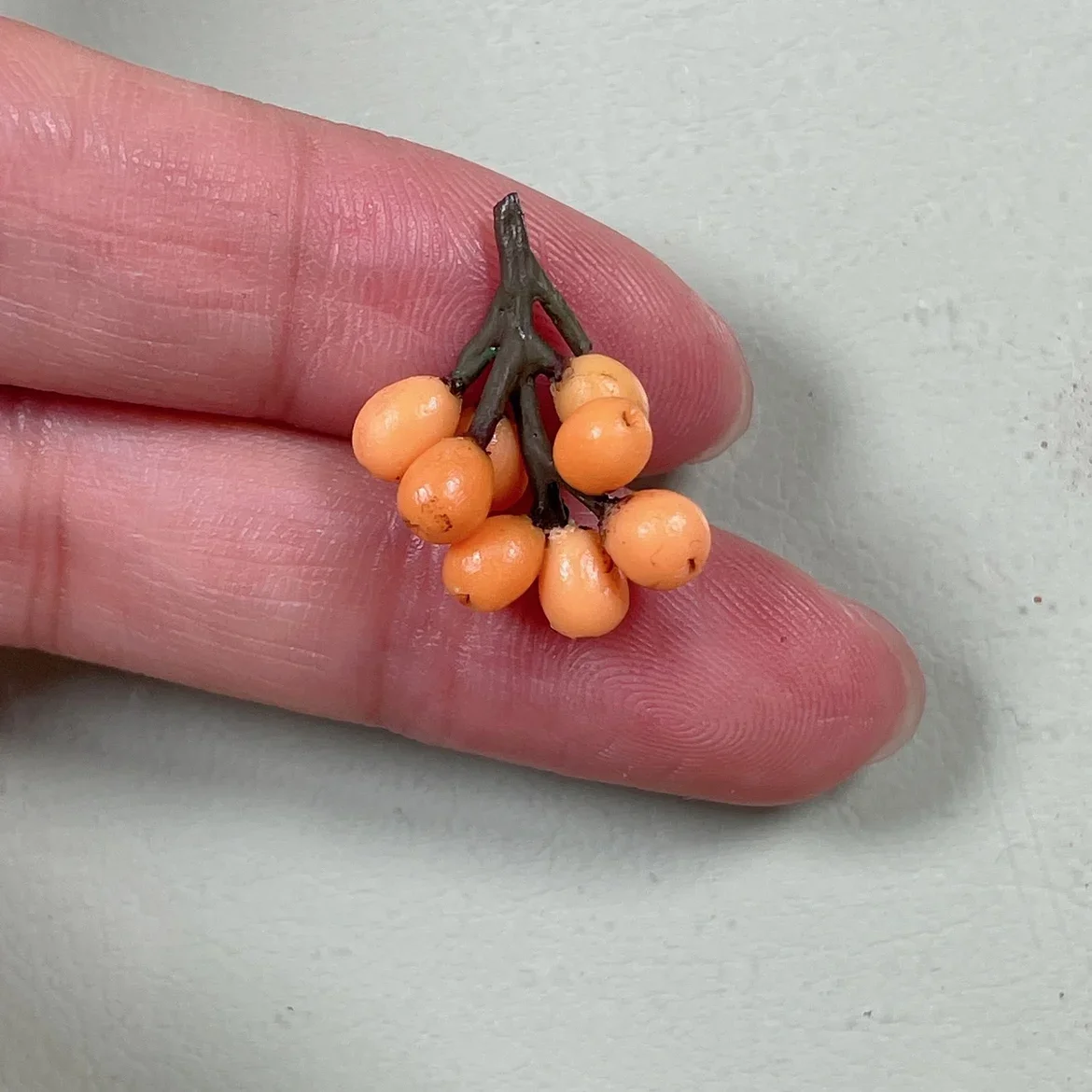 1:12 Puppenhaus Miniatur Blumen-Obstkorb – Handgefertigt, Ca. 2x2x4 Cm, Aus Ton, Für Puppenstuben & Dioramen