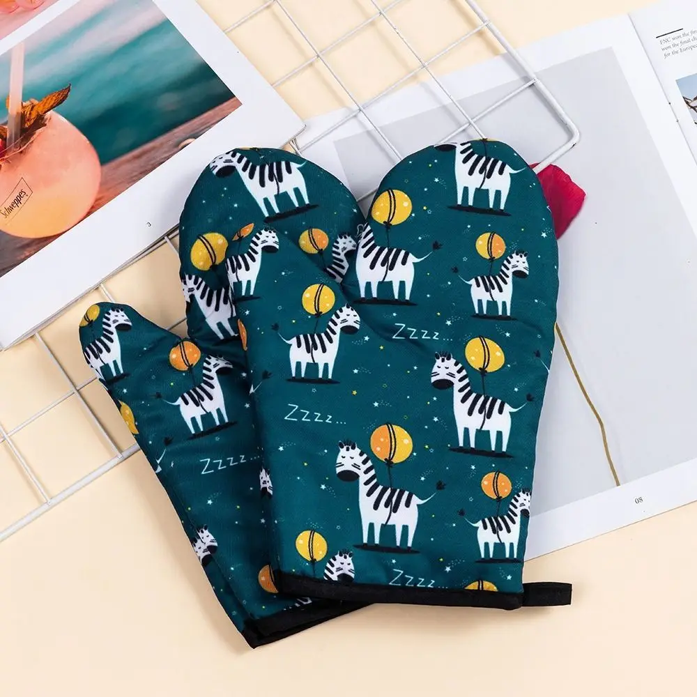 Description Picture 3 of itemAnti-scald Microwave Gloves Heat Resistant Non-slip Oven Mitt Thickened High Temperature Resistant Kitchen Mitts Barbecue