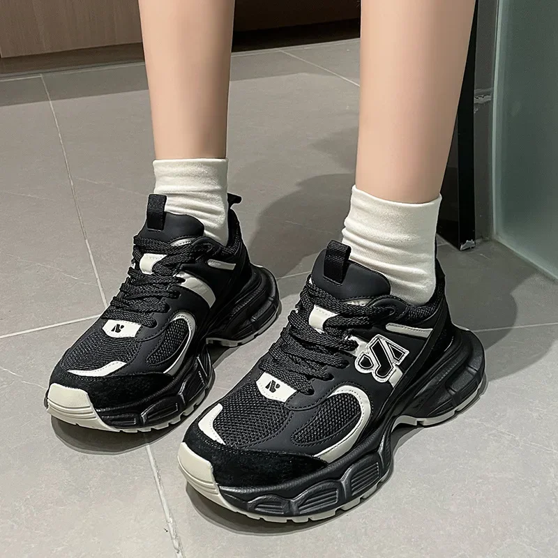 

Новинка Осень-зима 2023, красная портативная повседневная обувь в Корейском стиле с подошвой для маффинов, Спортивная Папина женская обувь