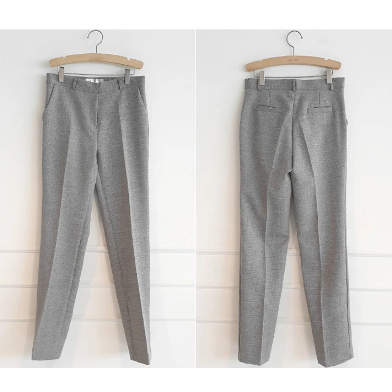 Рисунок 6 - Женский костюм с двубортным блейзером