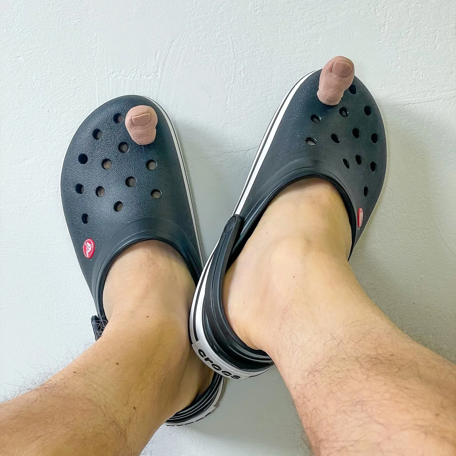 1Pcs New Thumbs Up Spoof creative Hole Shoe Charm Imitation Big Toe Slipper Decoration Kids Adult Sandals Funny Pin Accessories