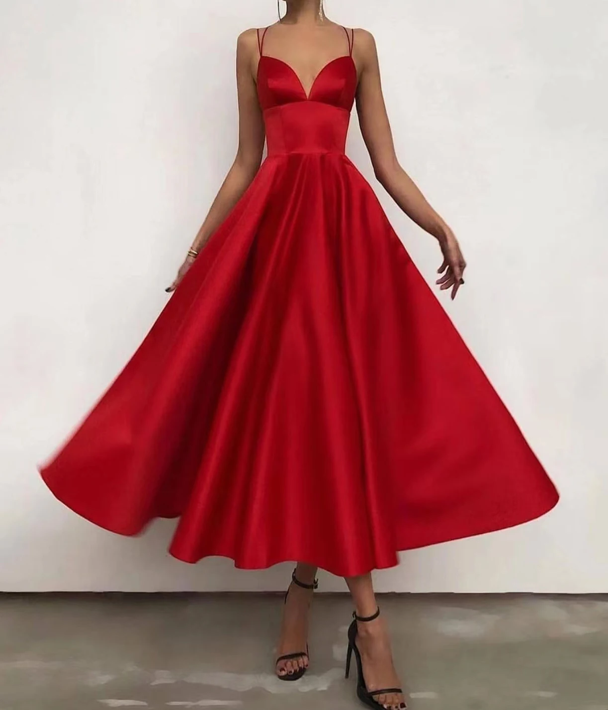 Рисунок 2 - Женское атласное вечернее платье