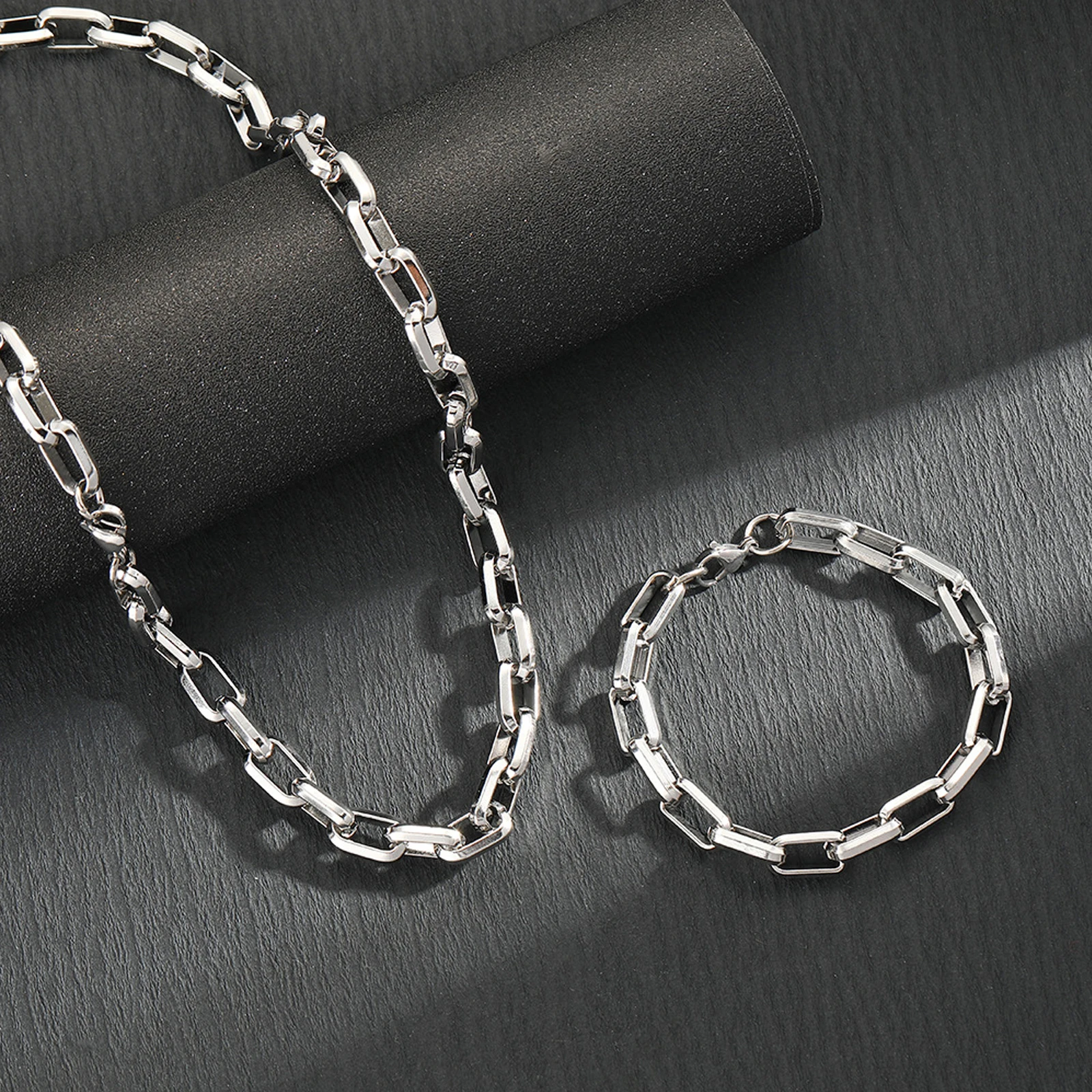 

Men's titanium steel Cuban necklace, stainless steel twist bracelet, fashionable clavicle chain