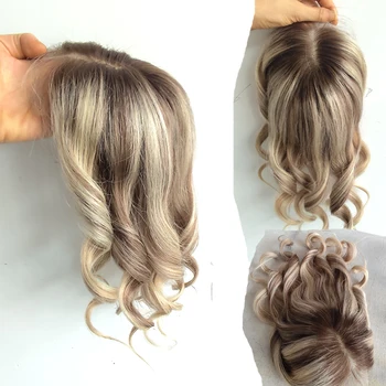 Topper per capelli umani a clip 6x7 pollici, base in pizzo grande, capelli mossi ombré biondo cenere marrone, naturale per donne con capelli diradati o in caso di perdita di capelli.