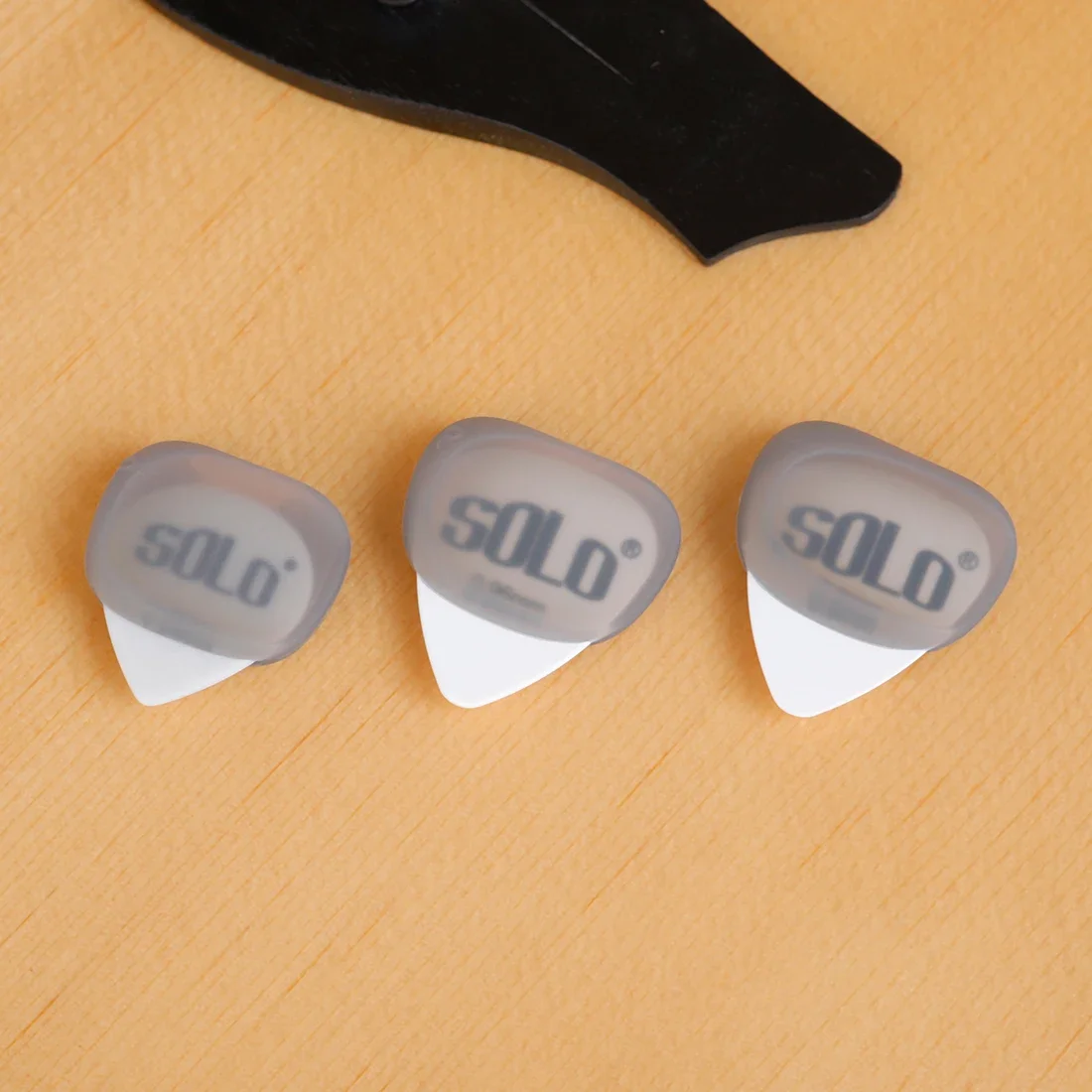 3Pcs SOLO Guitar Picks Professional Guitar Posture Corrector Non Slip with Silicone Sleeve Finger Fixator for Ukulele/Guitar