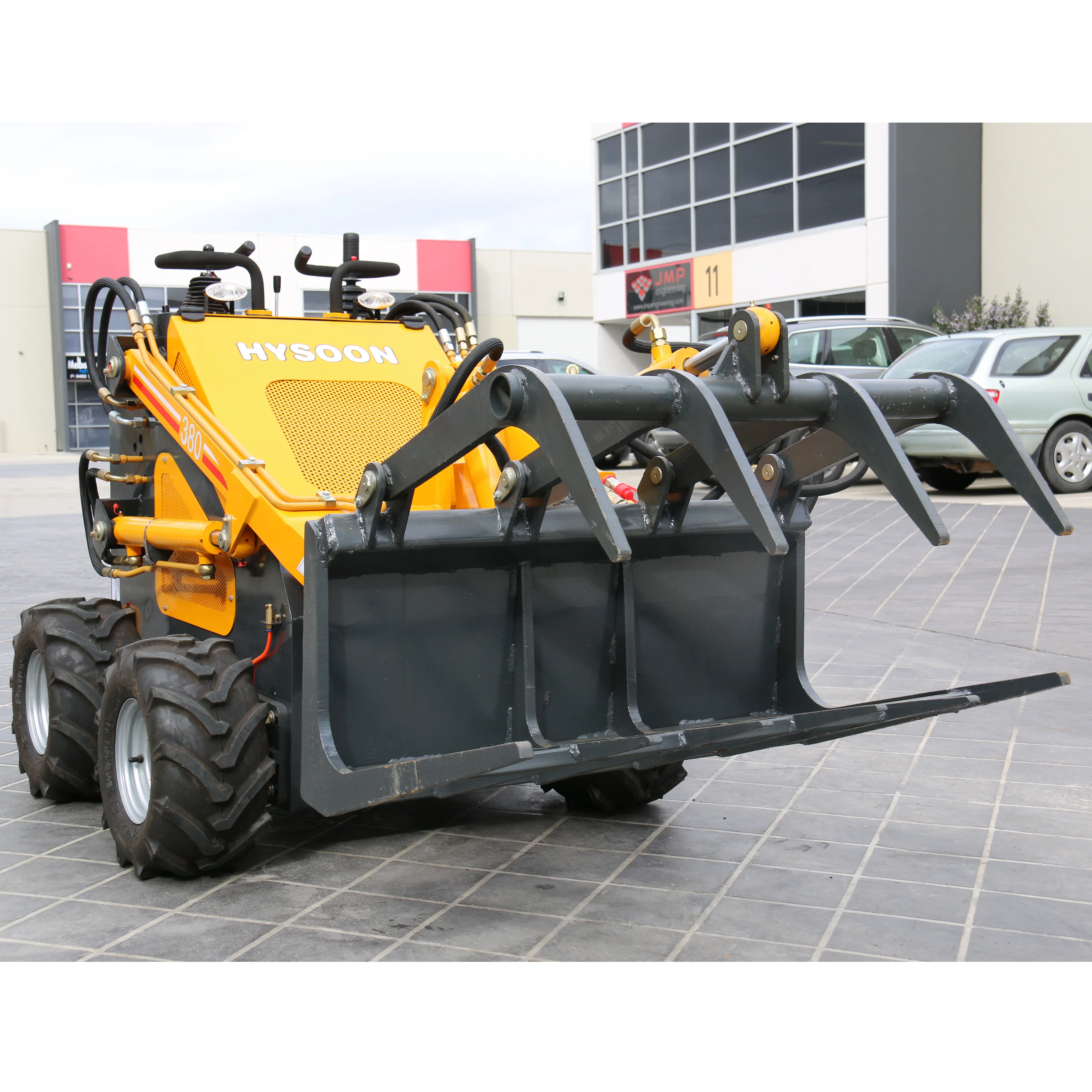 Рисунок 5 - Мини-погрузчик с бортовым поворотом