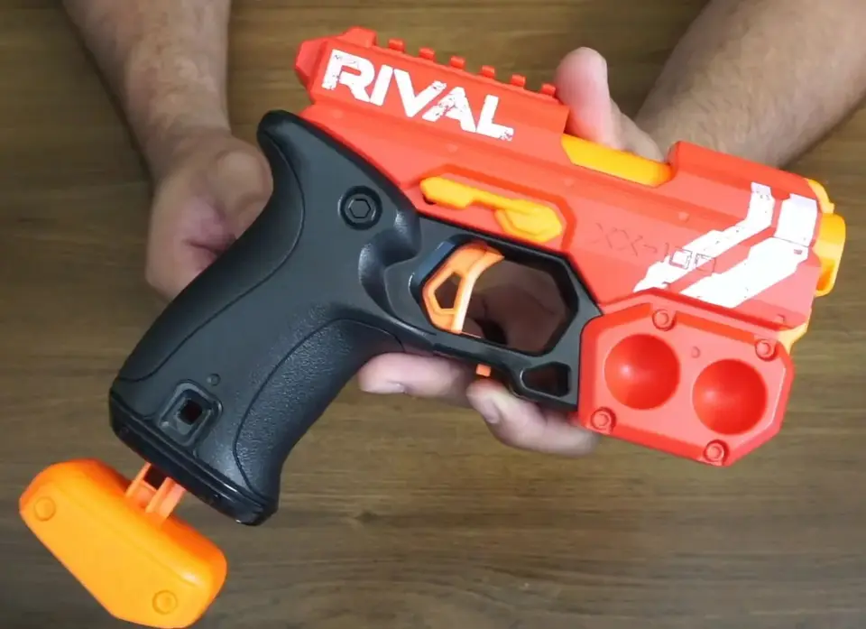 Hasbro Nerf Rival Knockout XX-100 Blaster Round Storage, 90 FPS