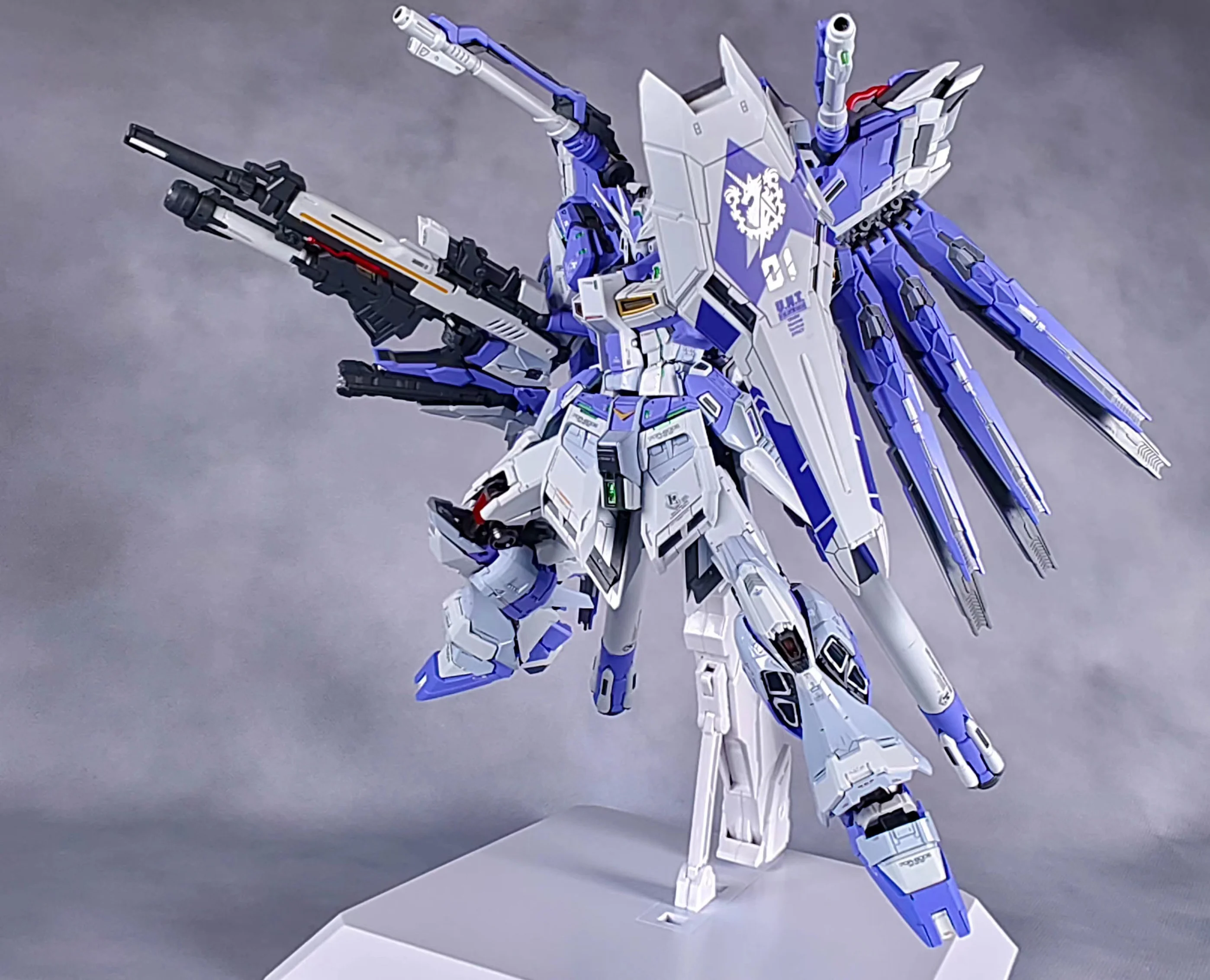 1/100 V-Tiger Hi-v ダイキャスト付き　プラモデル　海外製 Amazon | V-TIGER 1/100 MG VT-01 Hi-νガンダム YujiaoLand仕様 メタル