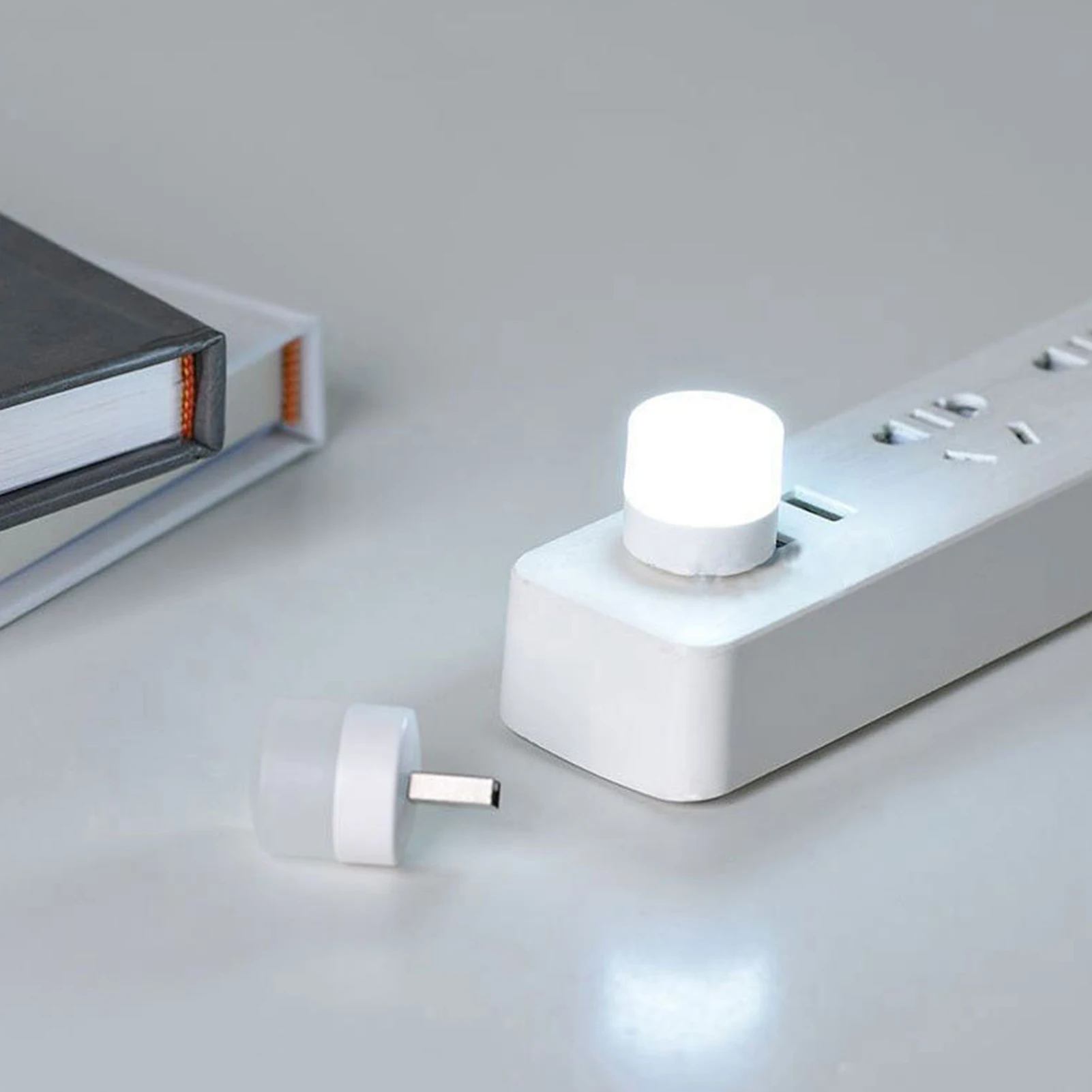 LED Kunststoff-Leuchte mit USB-Stecker