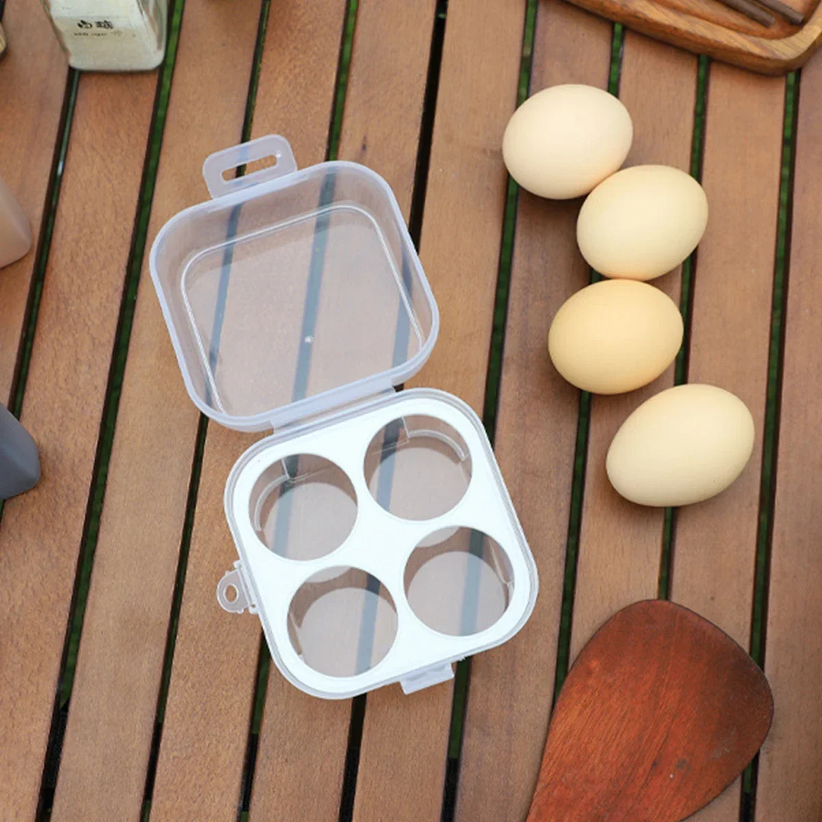 Description Picture 5 of item3/4/8 Grid Outdoor Camping Egg Carton Shockproof with Egg Tray Kitchenware Portable Transparent Storage Box with Lid Sealed