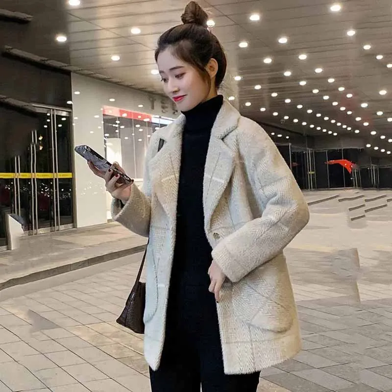 

Korean Loose Fitting Female Mink Fleece Tops Coat Women Spring And Autumn Annals Short Appear Thin Golden Mink Fur Coat Jacket