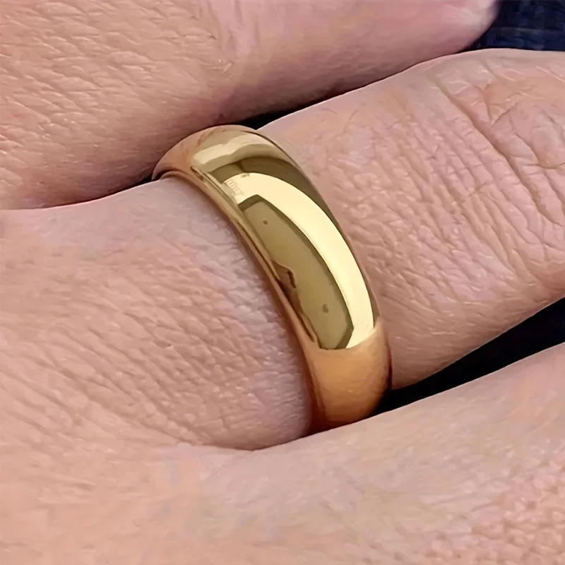 Elegant Polished Gold Stainless Steel Women's Wedding Ring - Classic Engagement Jewelry Accessory
