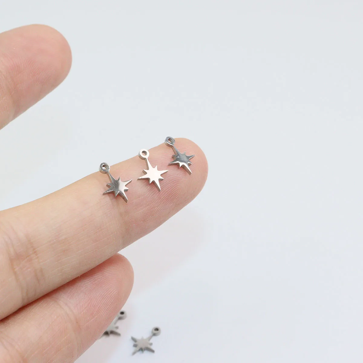 10pcs 6mm 도매 스테인레스 스틸 미니 스타 매력 펜던트 DIY 목걸이 귀걸이 팔찌 Unfading 무색